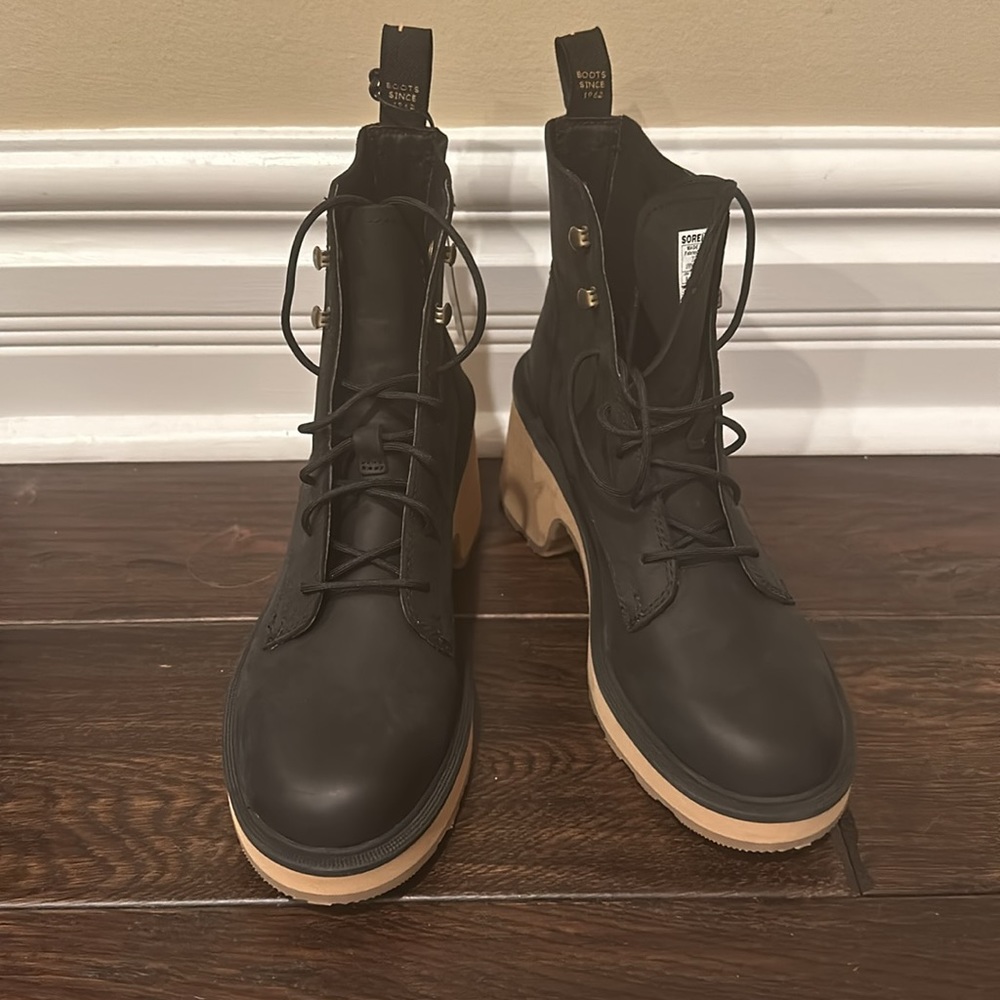 Sorel Black and Tan Ankle Boots - Picture 4 of 9